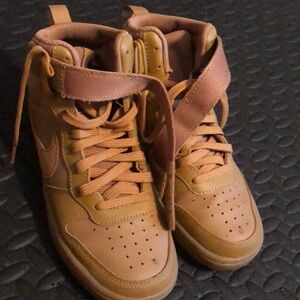 Nike Youth court burping hi-tops. Good condition, no rips, tears or stains.